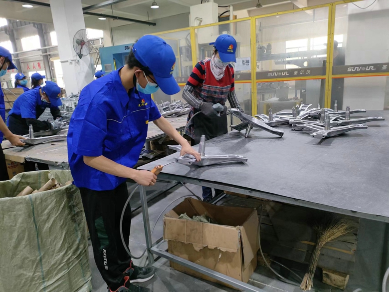 體驗(yàn)企業(yè)工作場(chǎng)景，著眼未來砥礪前行——技術(shù)交流啟示錄